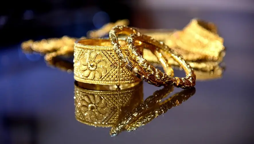 gold-jewelry-min